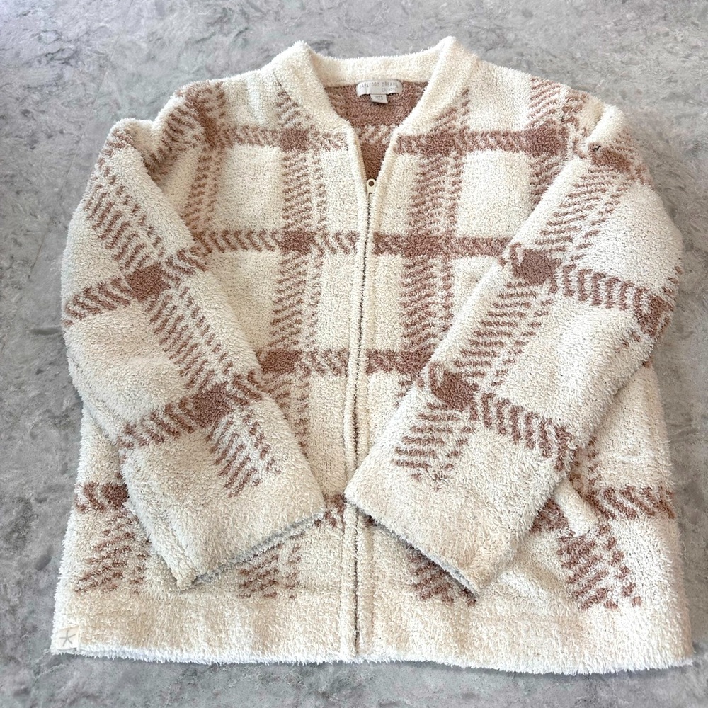 Girls 12/14 large barefoot dreams zip up